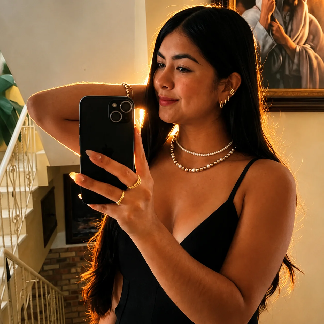 Mujer luciendo joyas Aurea